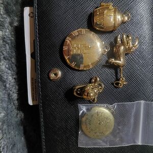 Gold-Toned Men's Accessory Set